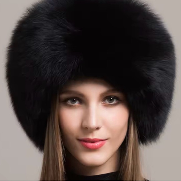 Mink and fox fur collar cape and fur hat set - Picture 6 of 13
